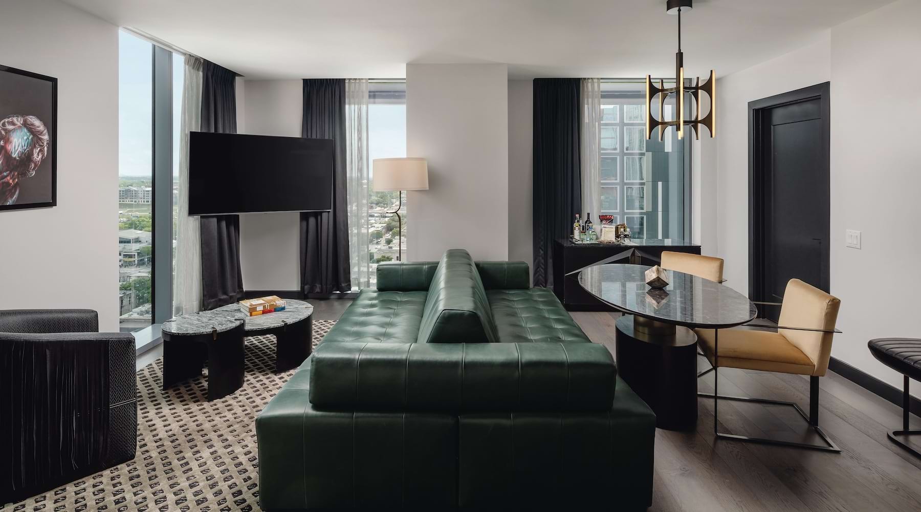 CHOICE WITHOUT COMPROMISE living room with a large window and open spaces